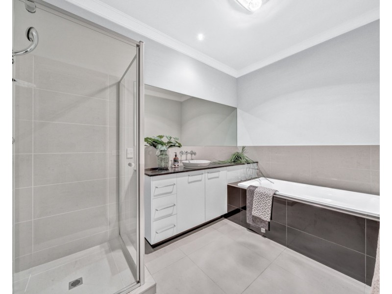 14 Nature Circuit, Cranbourne North VIC 3977