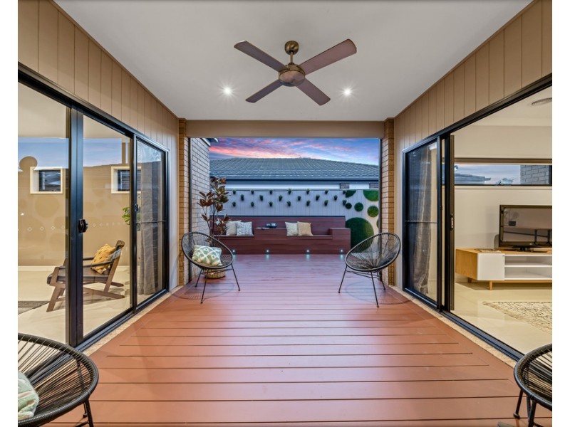 14 Nature Circuit, Cranbourne North VIC 3977