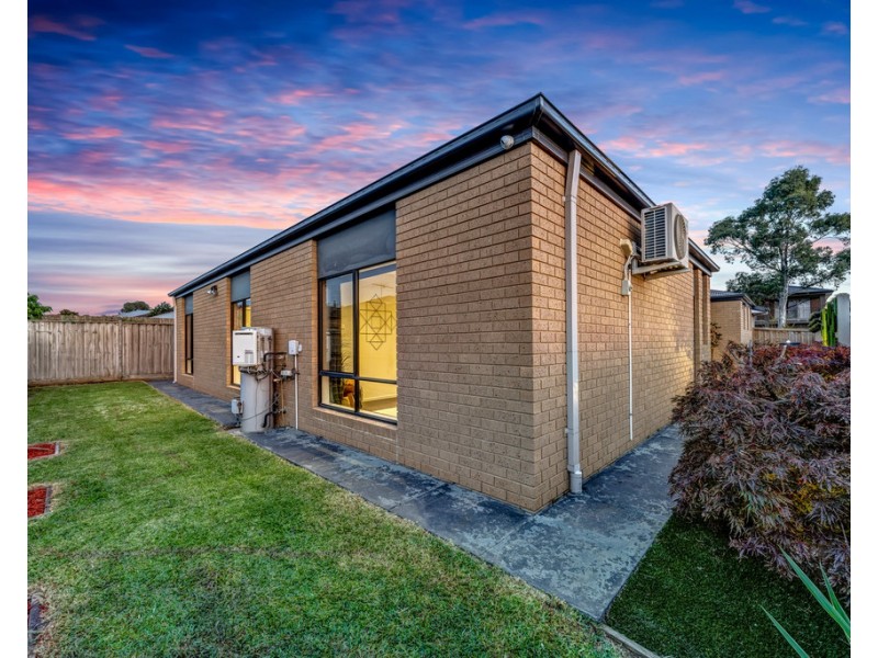 14 Nature Circuit, Cranbourne North VIC 3977