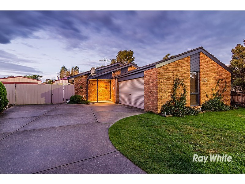 4 Oregon Court, Cranbourne North VIC 3977