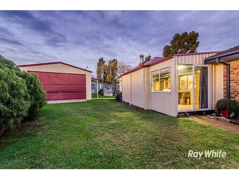 4 Oregon Court, Cranbourne North VIC 3977