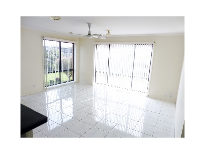2 Miralie Way, Cranbourne West VIC 3977