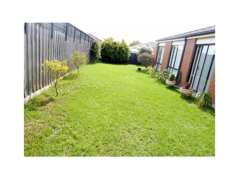 2 Miralie Way, Cranbourne West VIC 3977