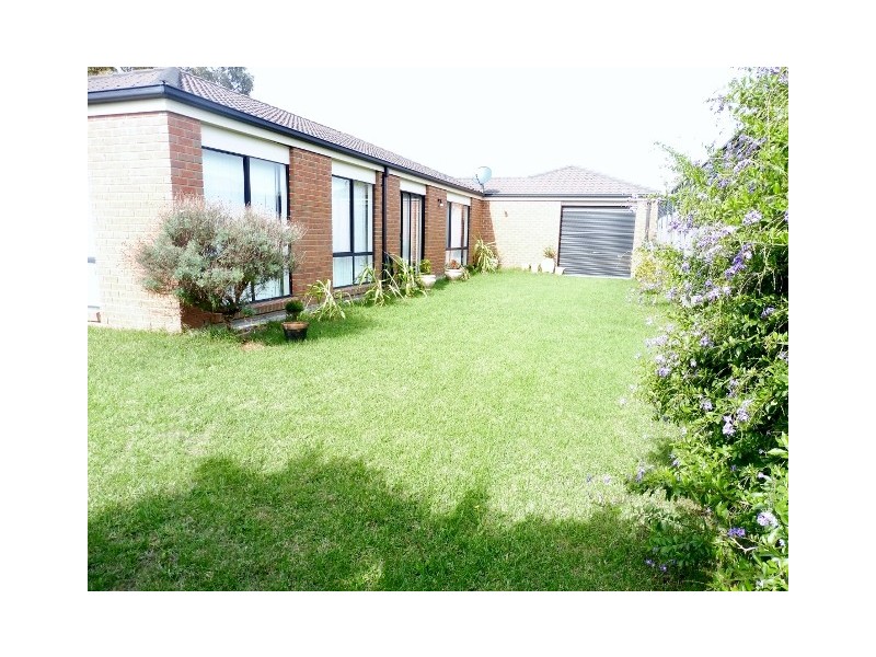 2 Miralie Way, Cranbourne West VIC 3977
