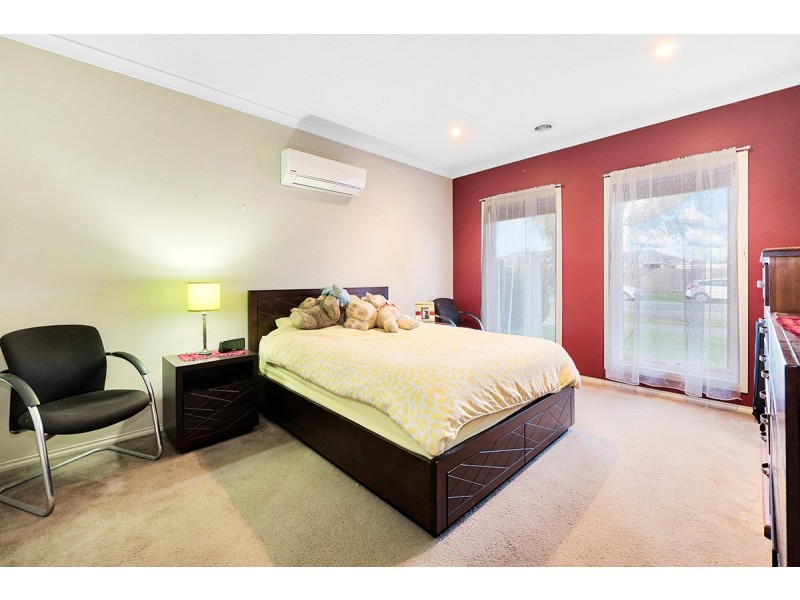 52 Majestic Boulevard, Cranbourne VIC 3977
