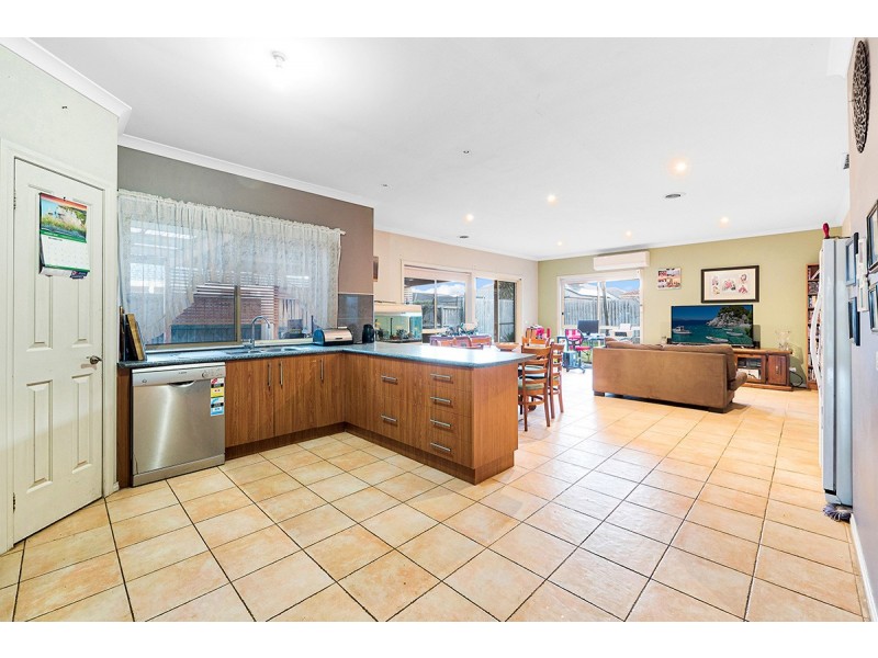 52 Majestic Boulevard, Cranbourne VIC 3977