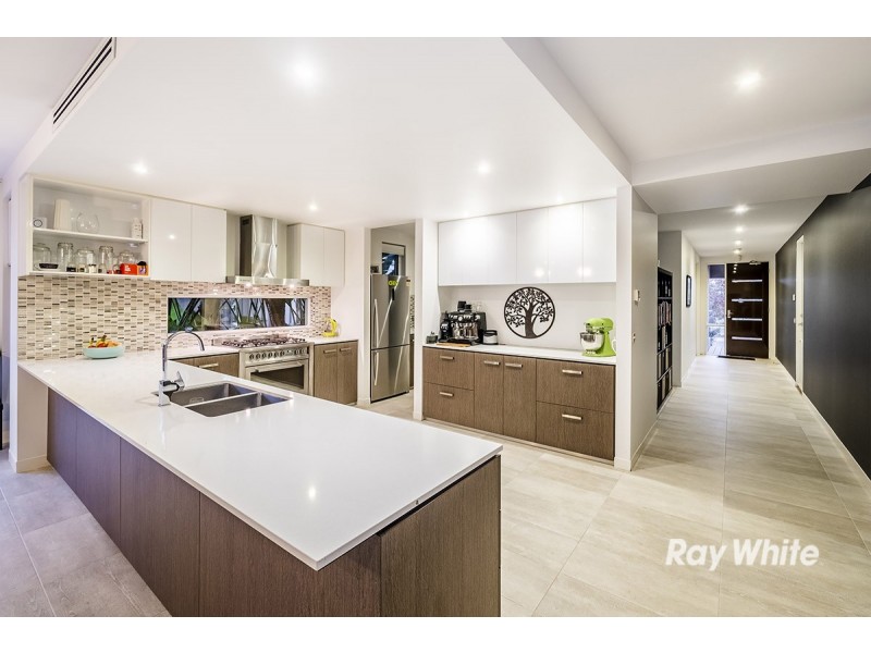 16 Worthington Blvd, Pakenham VIC 3810