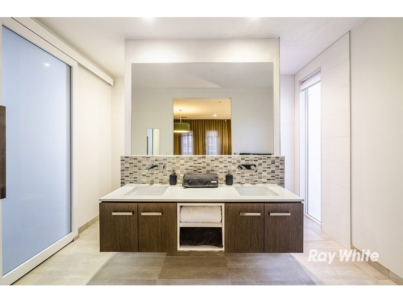 16 Worthington Blvd, Pakenham VIC 3810