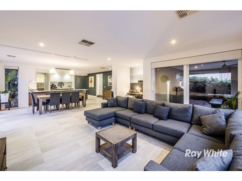 16 Worthington Blvd, Pakenham VIC 3810