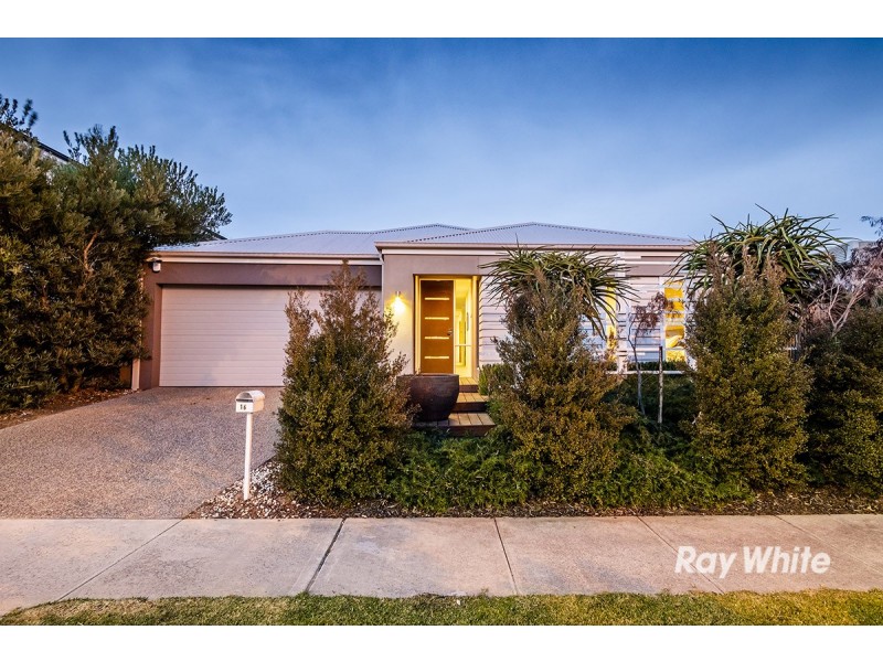 16 Worthington Blvd, Pakenham VIC 3810
