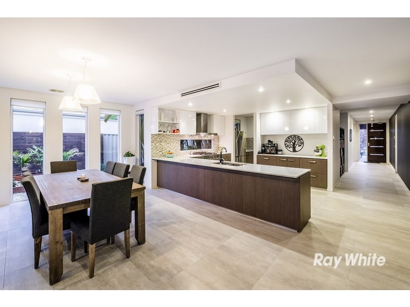 16 Worthington Blvd, Pakenham VIC 3810