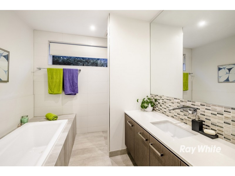 16 Worthington Blvd, Pakenham VIC 3810