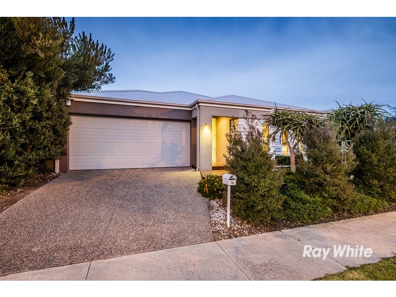 16 Worthington Blvd, Pakenham VIC 3810