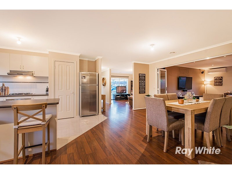 15 Nandaly Place, Cranbourne West VIC 3977