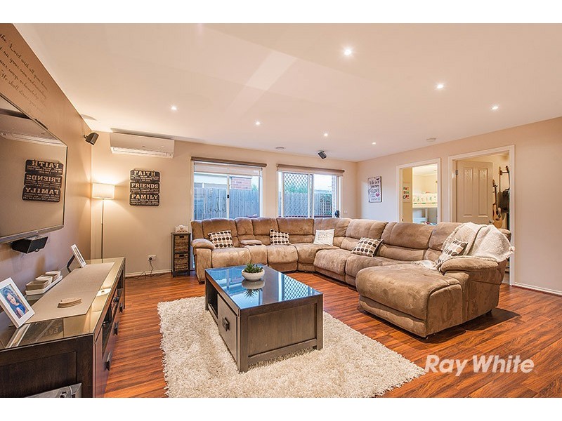 15 Nandaly Place, Cranbourne West VIC 3977