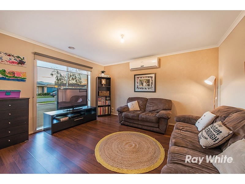 15 Nandaly Place, Cranbourne West VIC 3977