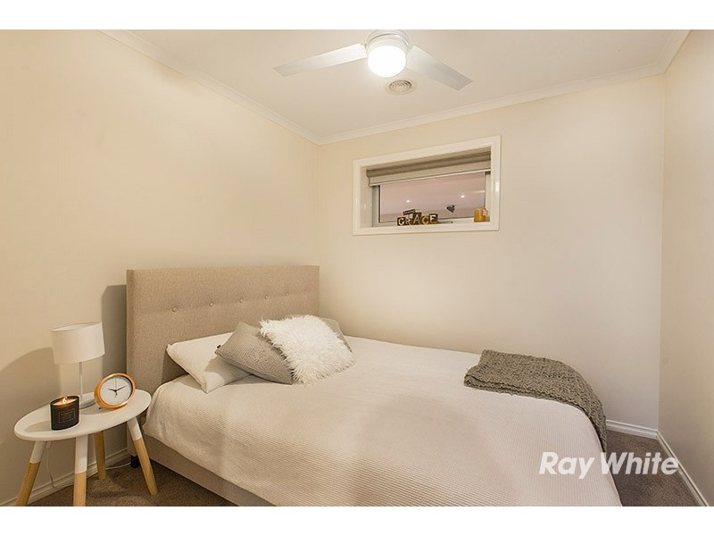 15 Nandaly Place, Cranbourne West VIC 3977