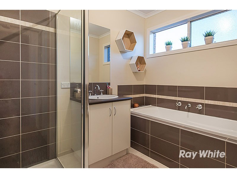 15 Nandaly Place, Cranbourne West VIC 3977