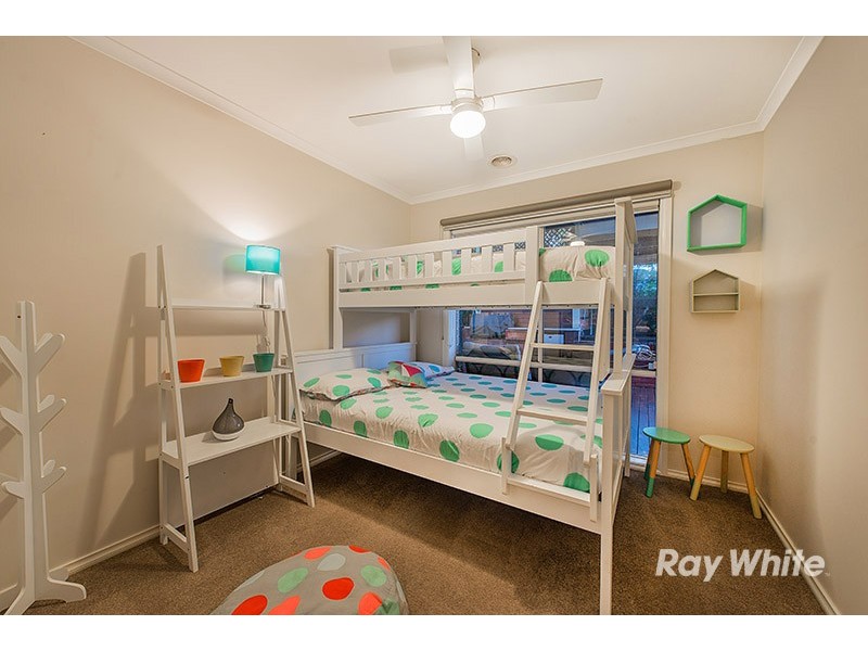 15 Nandaly Place, Cranbourne West VIC 3977