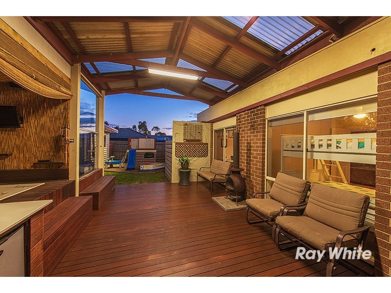 15 Nandaly Place, Cranbourne West VIC 3977