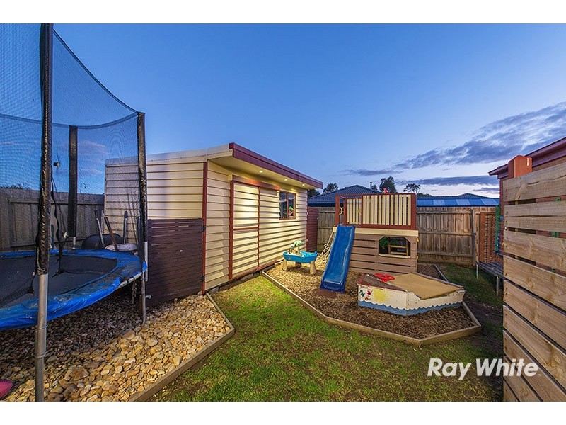 15 Nandaly Place, Cranbourne West VIC 3977