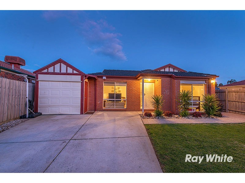 15 Nandaly Place, Cranbourne West VIC 3977