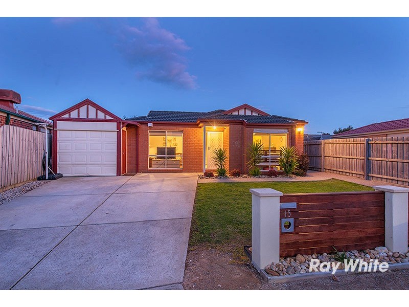 15 Nandaly Place, Cranbourne West VIC 3977