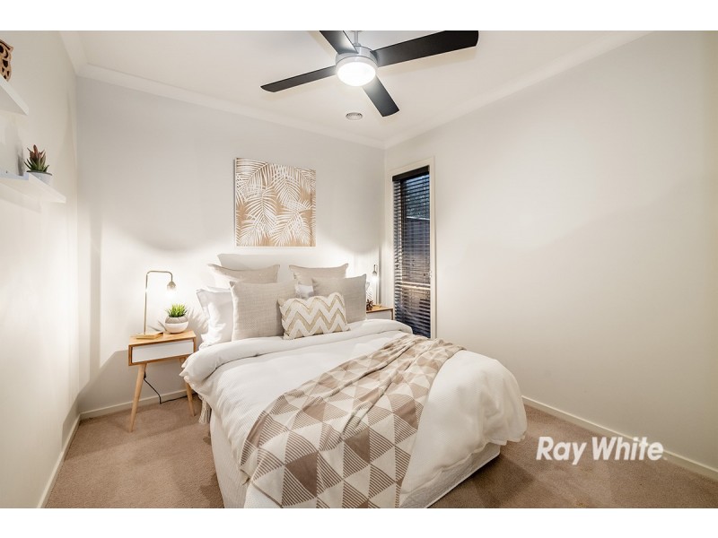 3 Camolina Way, Clyde North VIC 3978