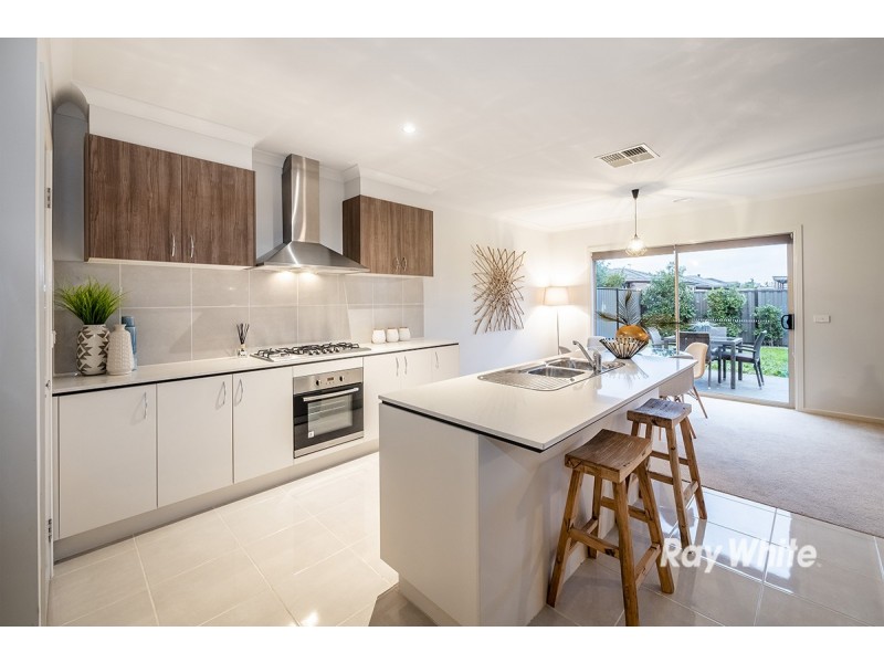 3 Camolina Way, Clyde North VIC 3978