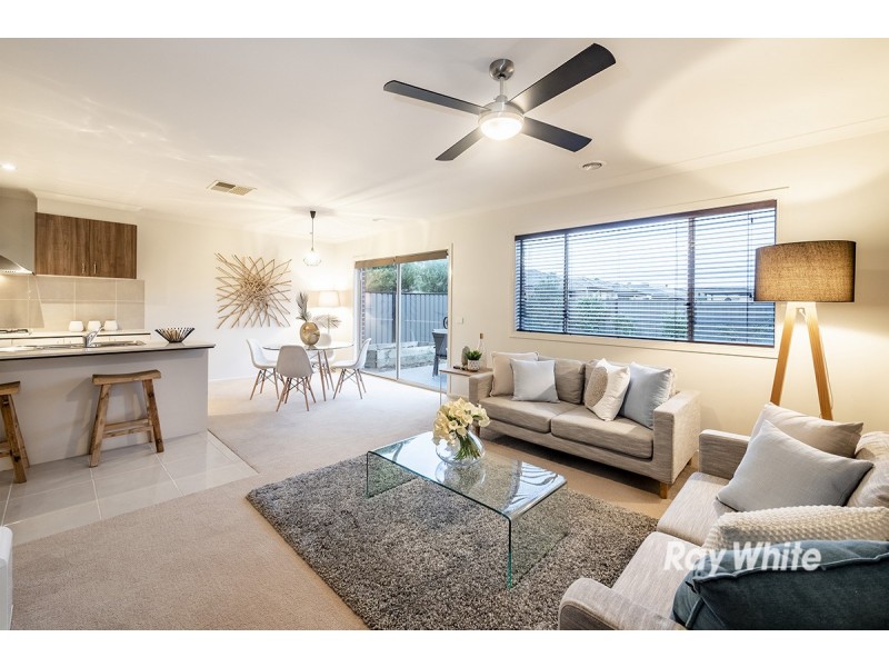 3 Camolina Way, Clyde North VIC 3978