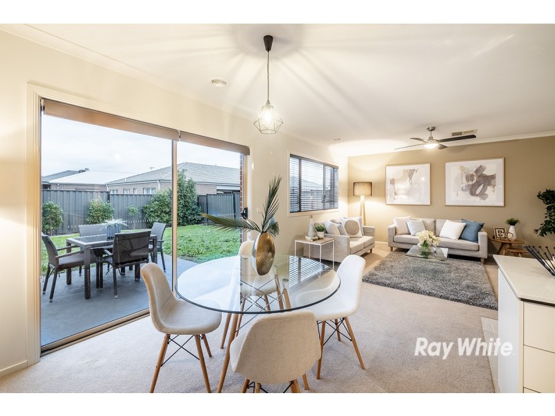 3 Camolina Way, Clyde North VIC 3978