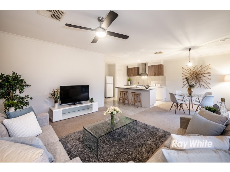 3 Camolina Way, Clyde North VIC 3978
