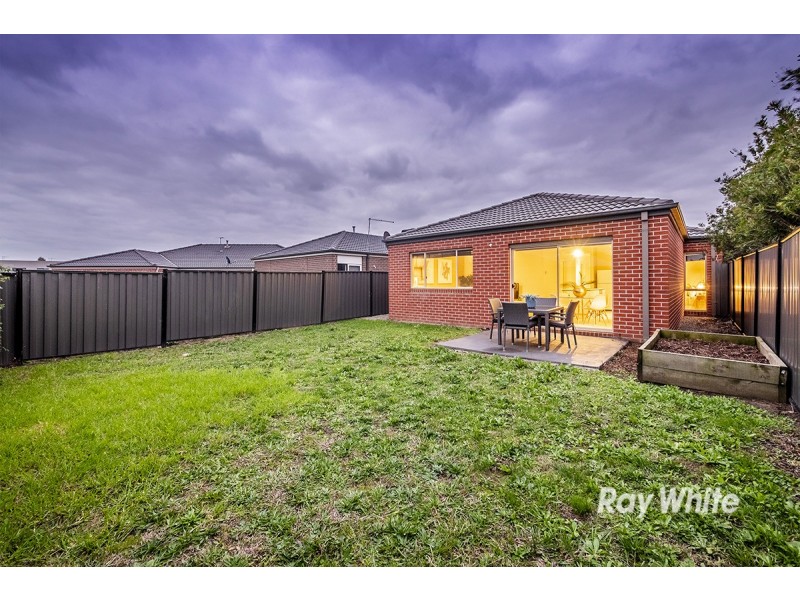 3 Camolina Way, Clyde North VIC 3978