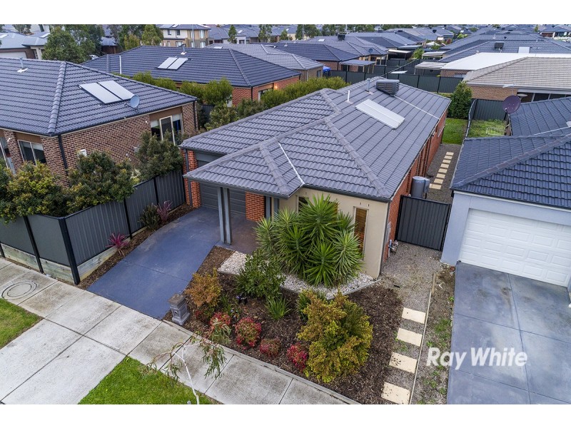 3 Camolina Way, Clyde North VIC 3978