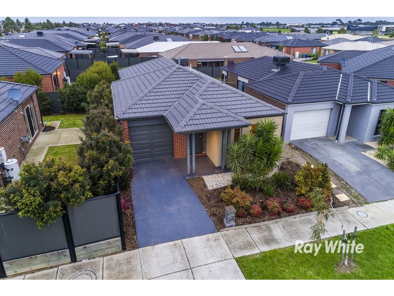 3 Camolina Way, Clyde North VIC 3978