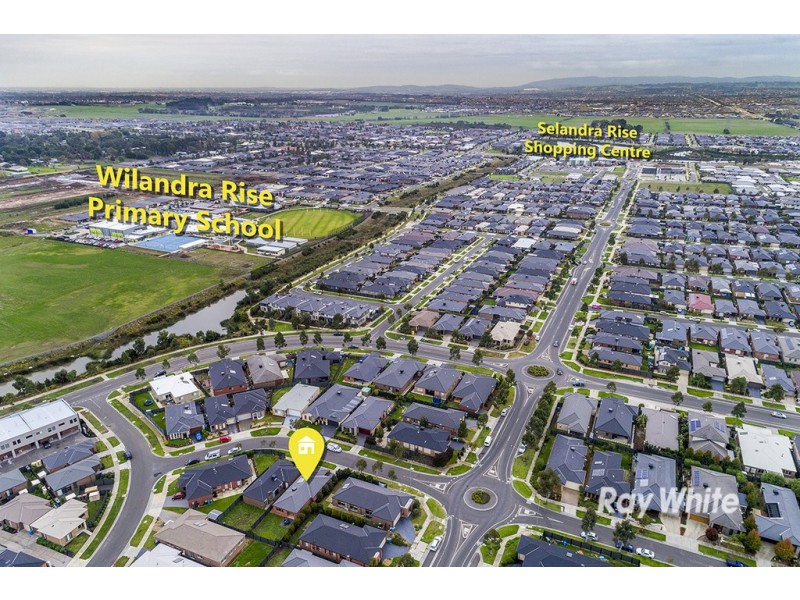 3 Camolina Way, Clyde North VIC 3978