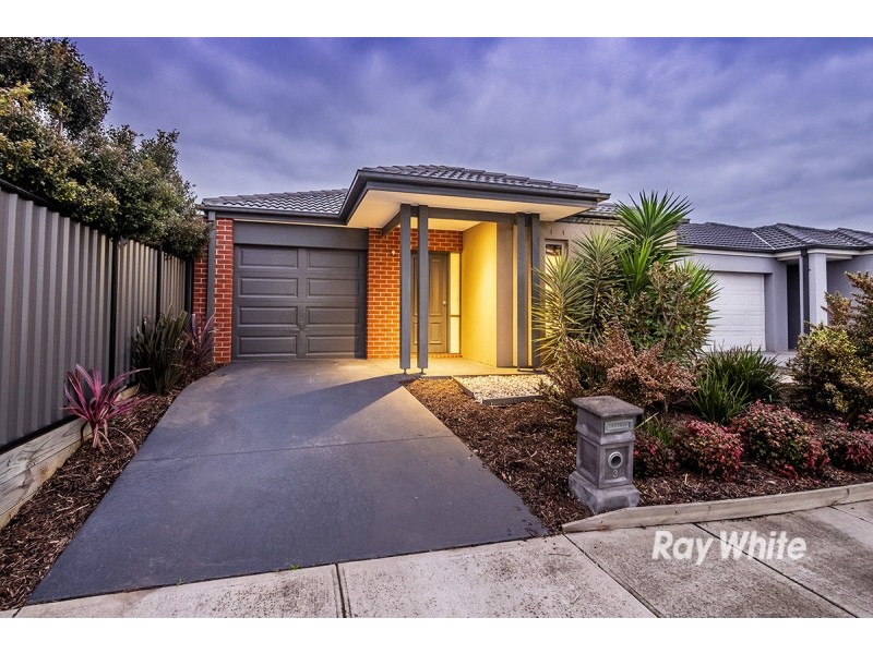 3 Camolina Way, Clyde North VIC 3978