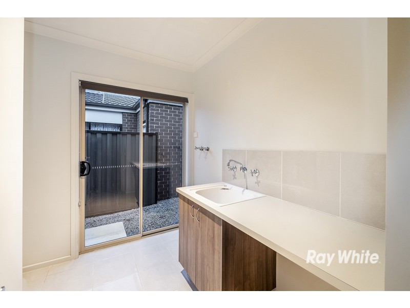 3 Camolina Way, Clyde North VIC 3978