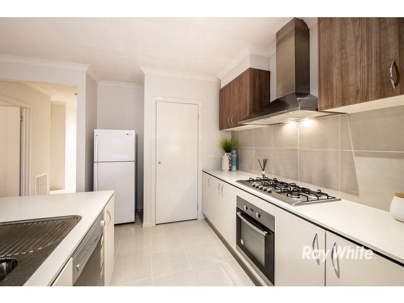 3 Camolina Way, Clyde North VIC 3978