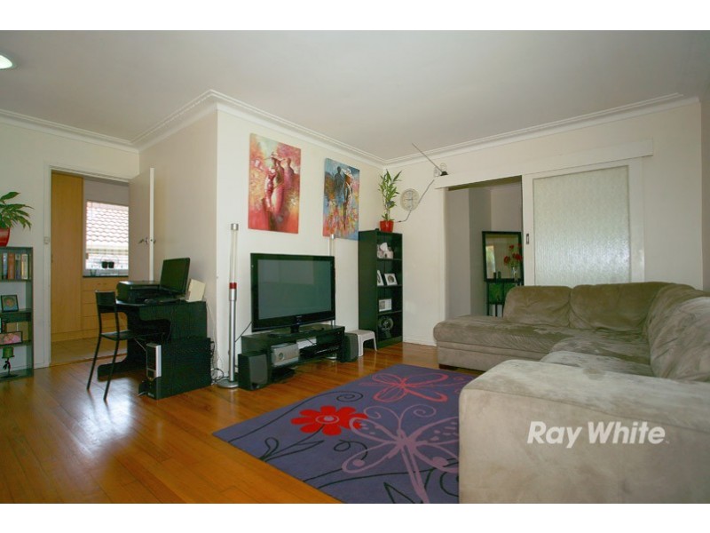 9 Cranbourne Drive, Cranbourne VIC 3977