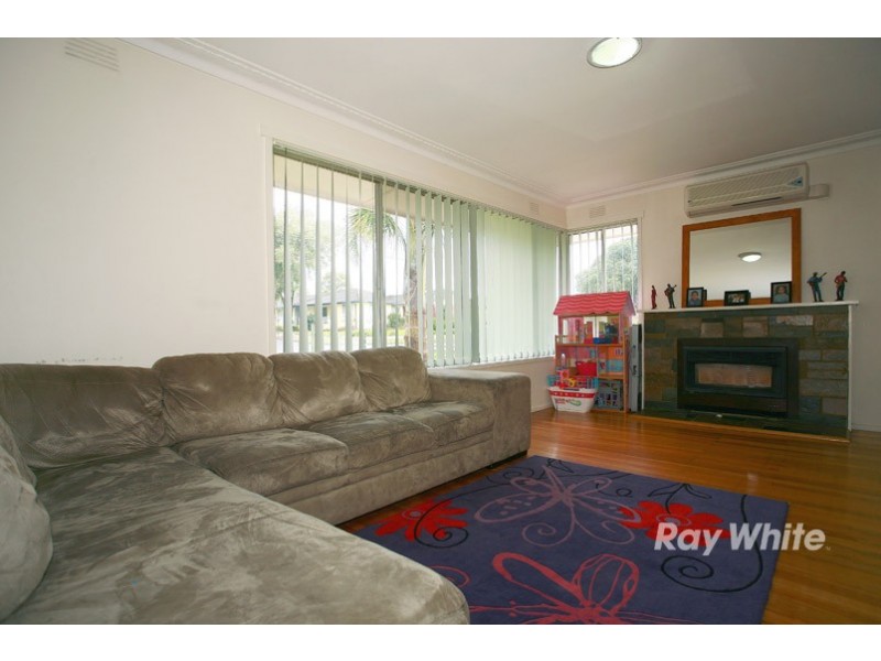 9 Cranbourne Drive, Cranbourne VIC 3977