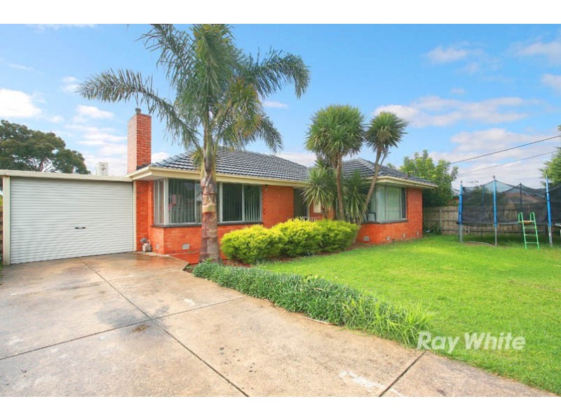 9 Cranbourne Drive, Cranbourne VIC 3977