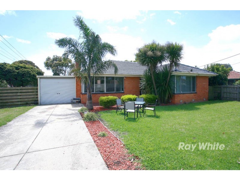 9 Cranbourne Drive, Cranbourne VIC 3977