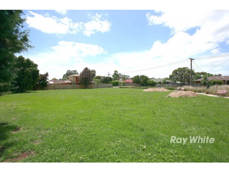 9 Cranbourne Drive, Cranbourne VIC 3977