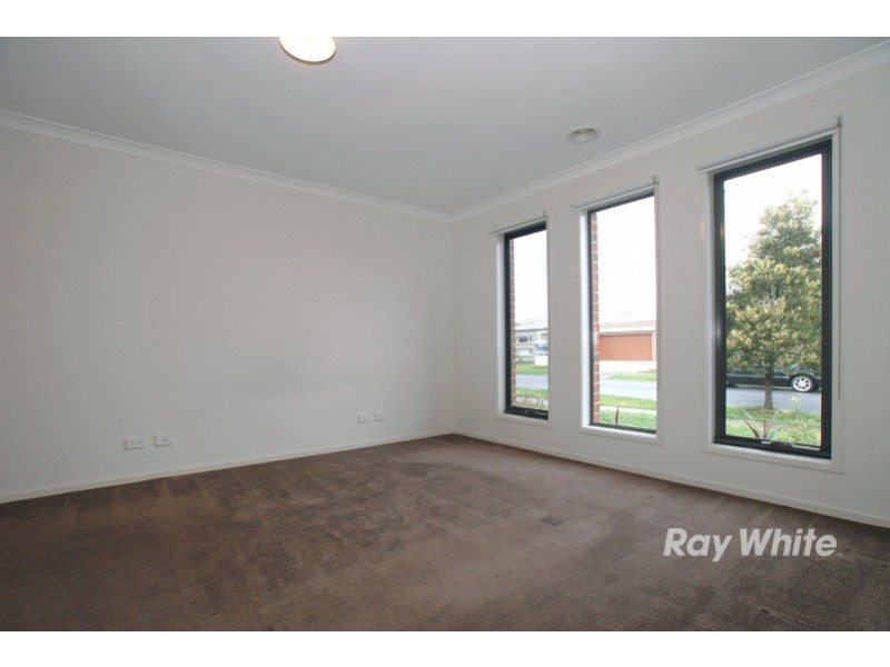 19 Locky Grove, Lyndhurst VIC 3975