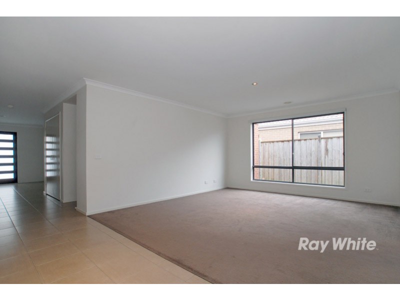 19 Locky Grove, Lyndhurst VIC 3975