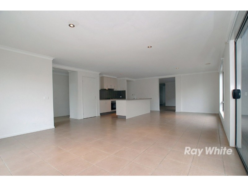 19 Locky Grove, Lyndhurst VIC 3975