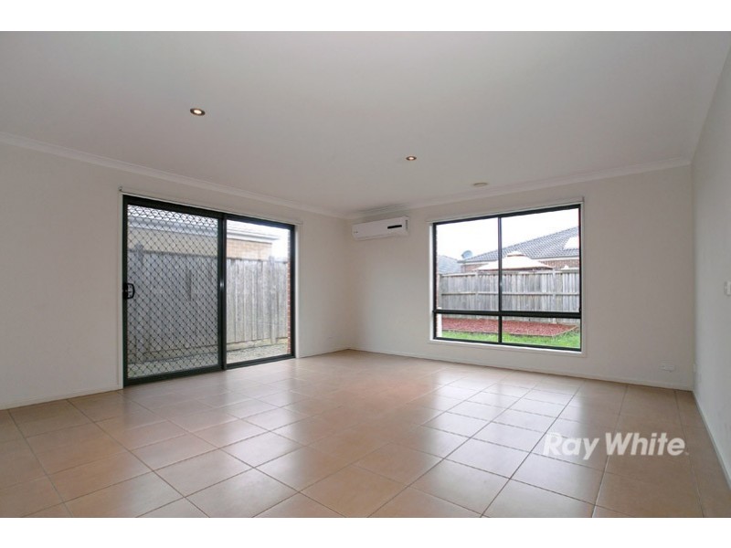 19 Locky Grove, Lyndhurst VIC 3975