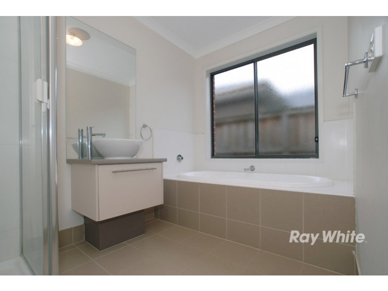 19 Locky Grove, Lyndhurst VIC 3975