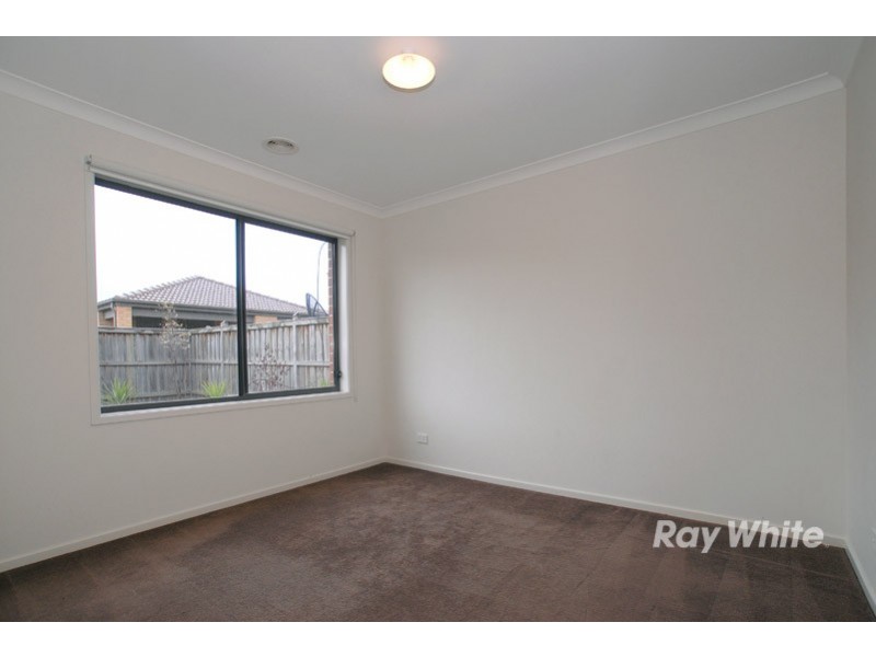19 Locky Grove, Lyndhurst VIC 3975